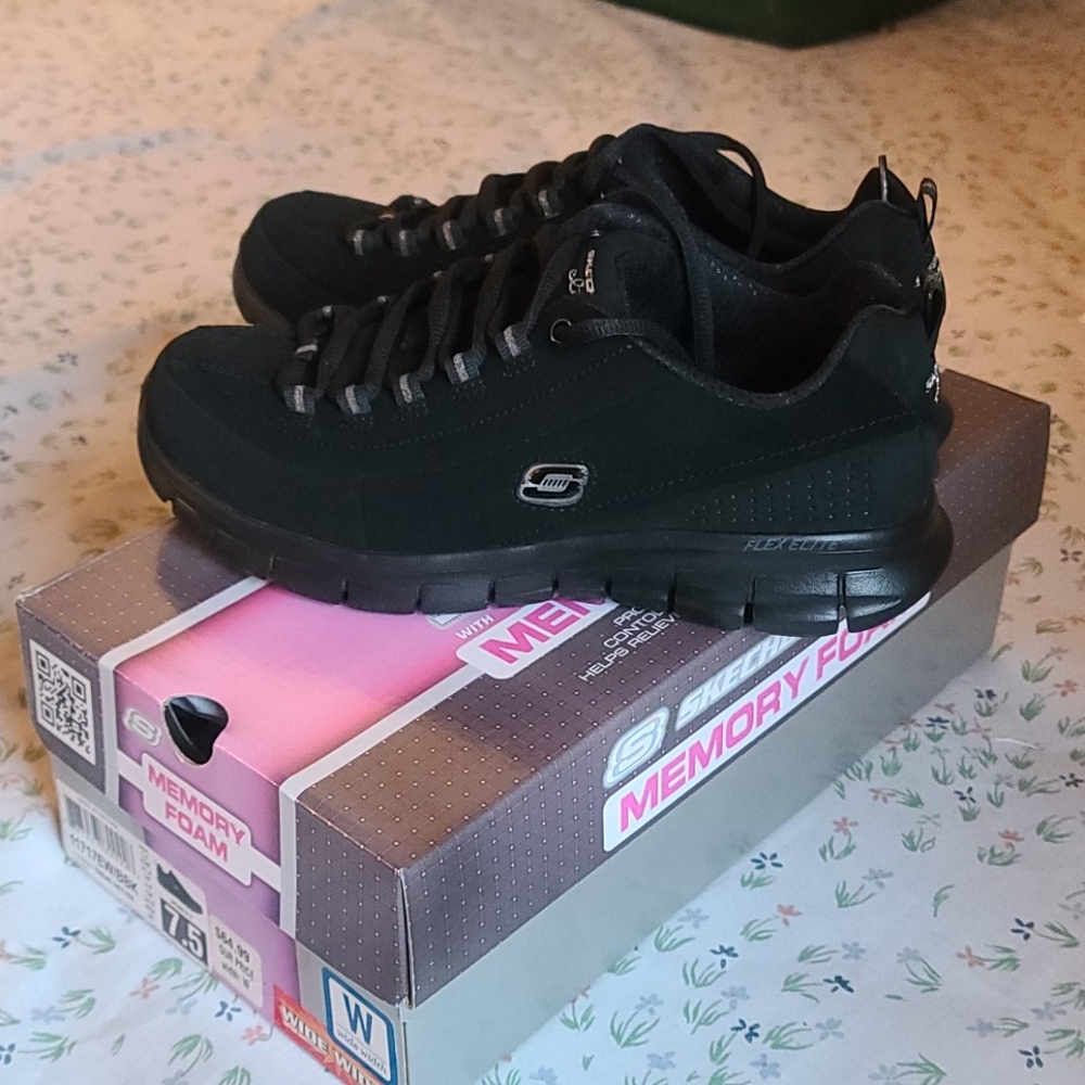 Sketchers Synergy Memory Foam 11717EW/BBK
